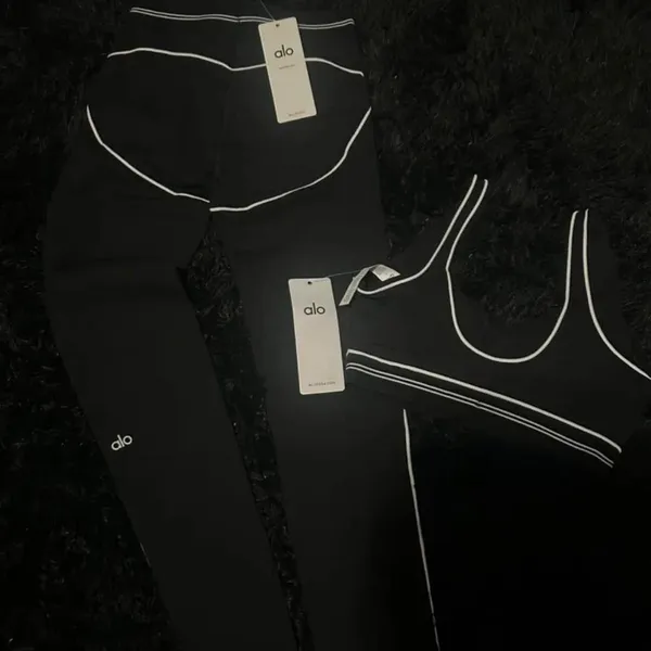 Alo Yoga - Image 3