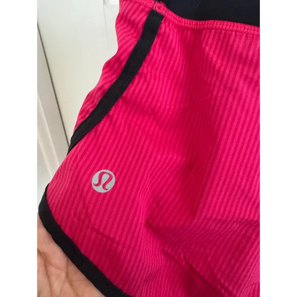 Lululemon pink & black shorts size‎ 4. - Image 3