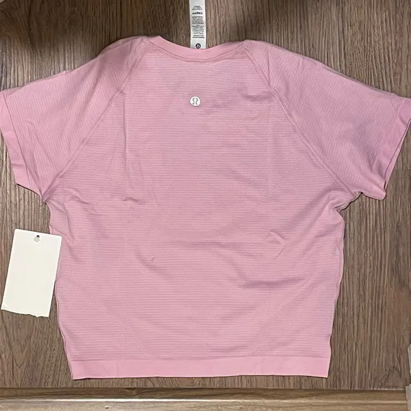 NWT Cropped Swiftly Tech Short Sleeve - Image 4