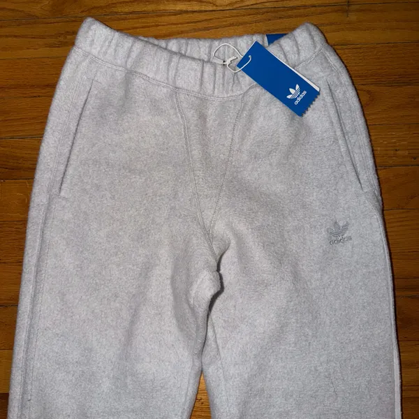 NWT adidas Originals Loungewear Sweat Pants Light Gray Heather - Image 4