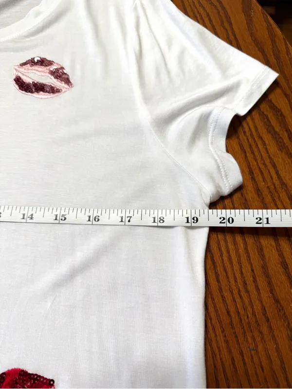 INC International Concepts White Short Sleeve Tee with Sequined Lips Size L - Image 7