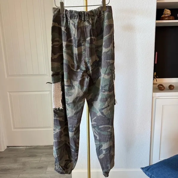 POL Camo Nomad Luxe Joggers Size Medium - Image 12