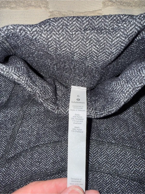 Lululemon Define Jacket
Heathered Herringbone Heathered Black Black size 6 - Image 2