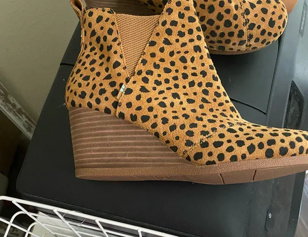 Tom’s ankle boots in suede - Image 3