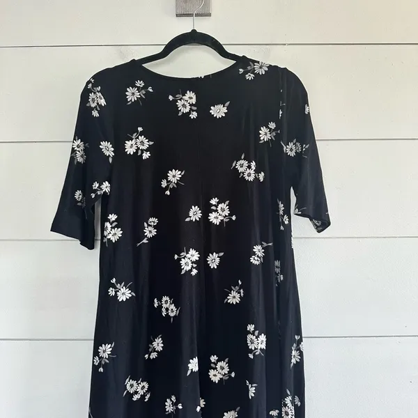 Old Navy Women’s Medium Black Floral Dress - Image 4