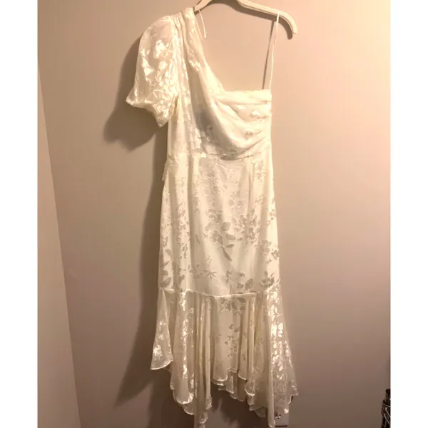 NWT ASTR the Label Santorini Midi Dress in White One Shoulder Flowy Chiffon sz M - Image 5