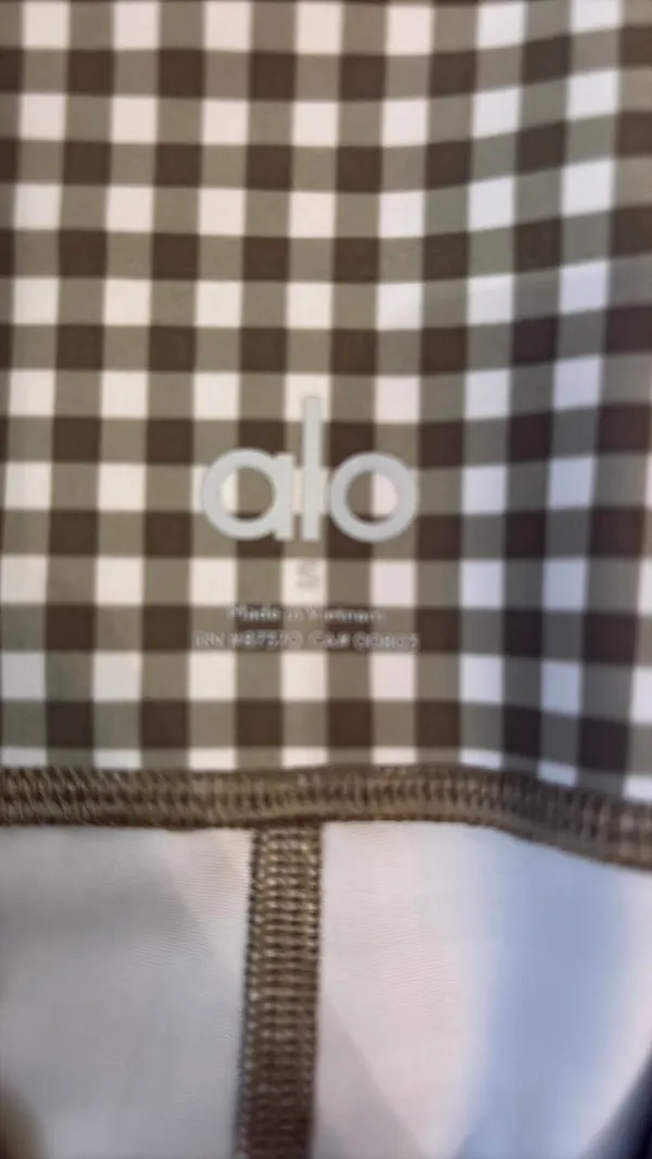 Alo Yoga Shorts Biker - Image 3