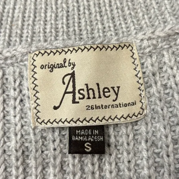 Grey sweater vest -Original by ashley 26 international - Image 4