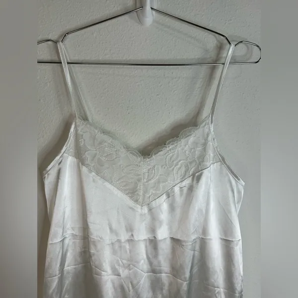 Unbranded White Satin Slip Dress with Lace Trim - Size Small - Image 3