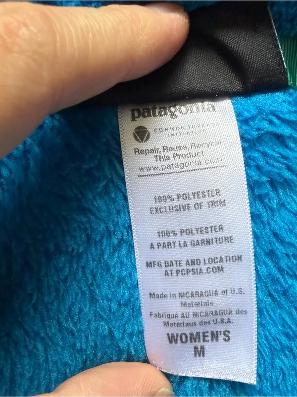 Patagonia Blue Fleece Pullover with Green Pocket Accent - Image 7