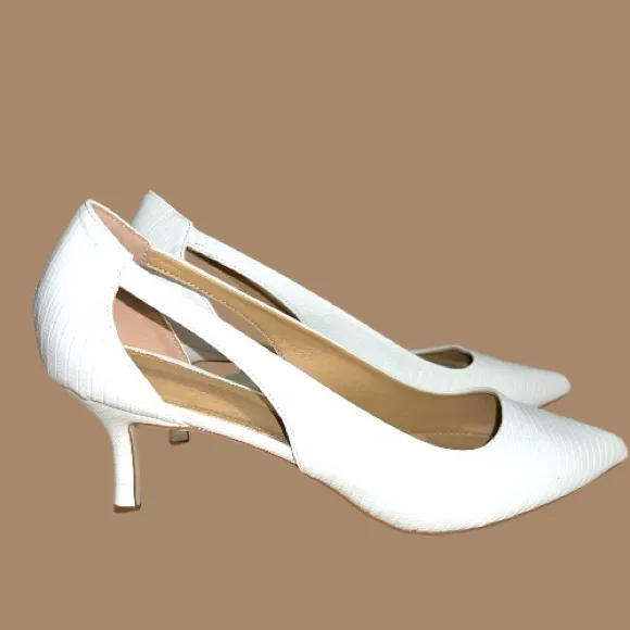 Elegant White textured design with peekaboo cut out . 3” heels - Image 5