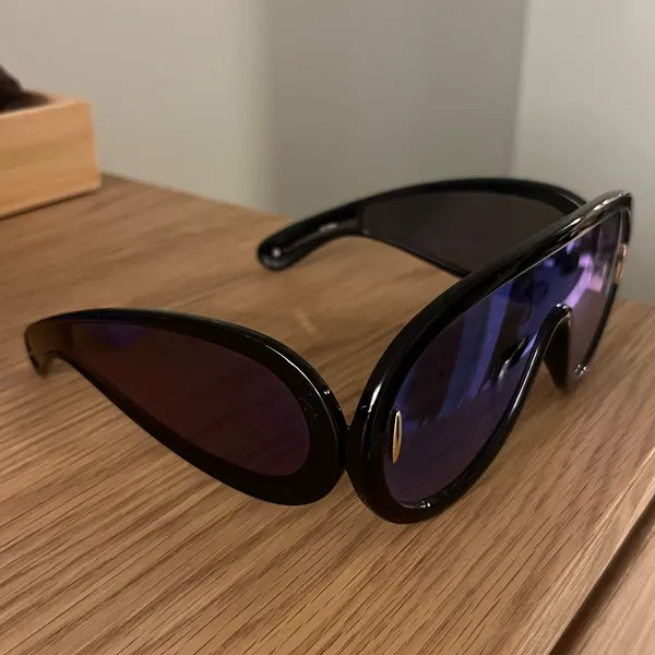 Black Aviator Sunglasses with Reflective Lenses - Image 2