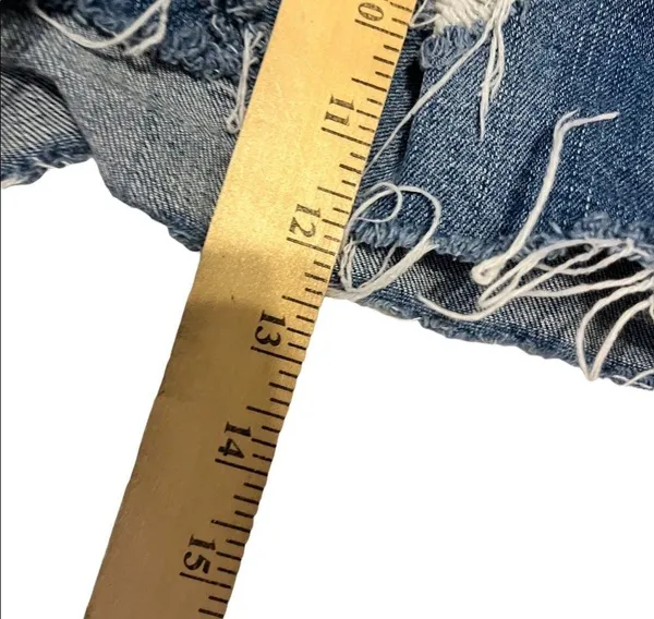 Old navy distressed high rise shorts size 6 - Image 8