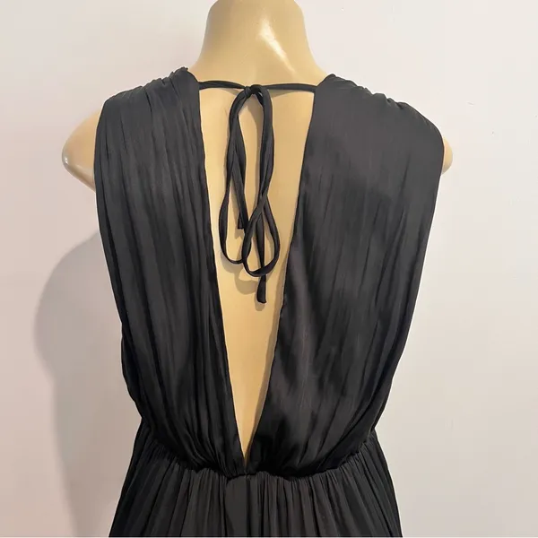 New Strut And Bolt Satin Jumpsuit Sz M V-neck Black Sleeveless NWT - Image 5