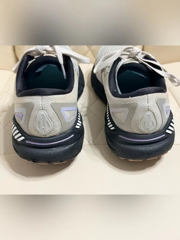 Brooks Adrenaline GTS 23 size 8.5 wide with Hoka insoles - Image 11