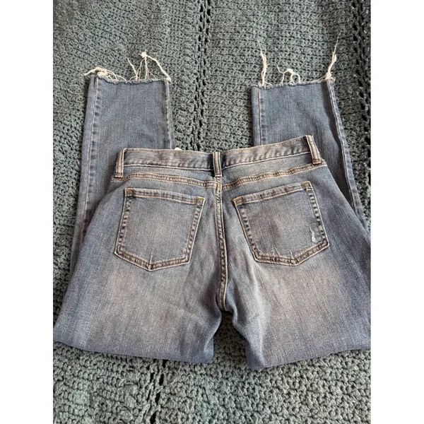 Banana Republic Girlfriend Jeans Medium Wash Blue Raw Hem Denim 28/6 - Image 4