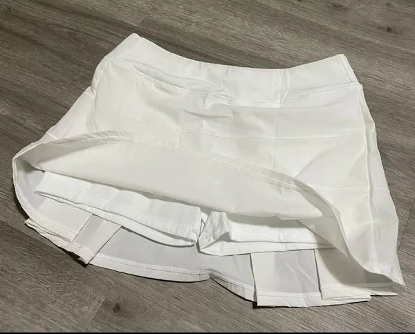 White Active sport skirt/short Size 6 - Image 4