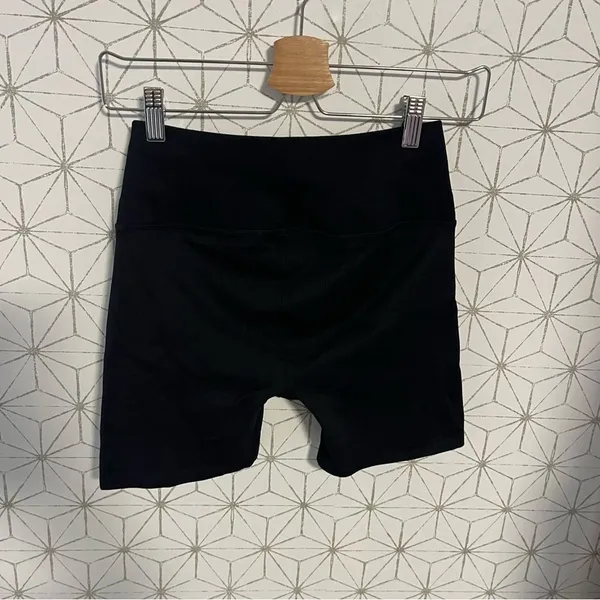 Alo Yoga 5” Ribbed Favorite Short Black - Image 6