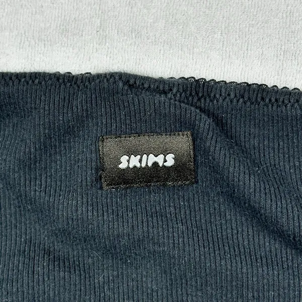 SKIMS Ribbed Long Sleeve Crop Top Women Medium Scoop Neck Snap Front - Image 6