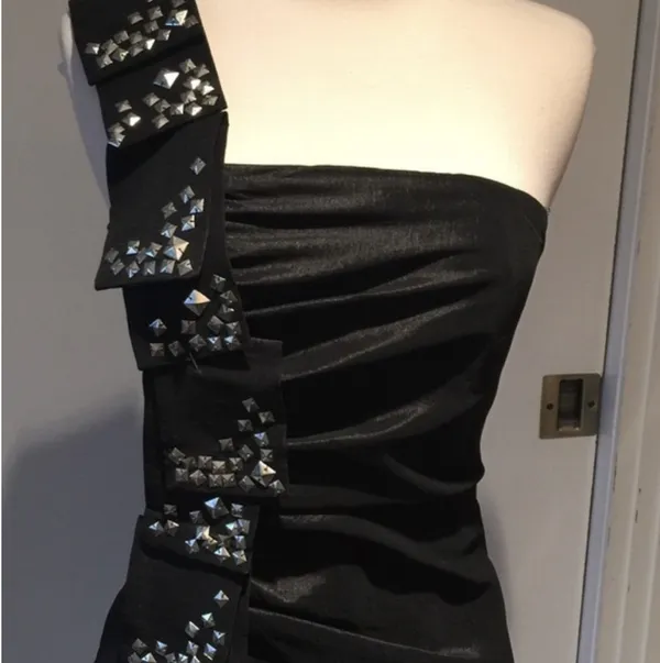 Jessica McClintock Black One-Shoulder Cocktail Dress with Stud Embellishment - Image 3