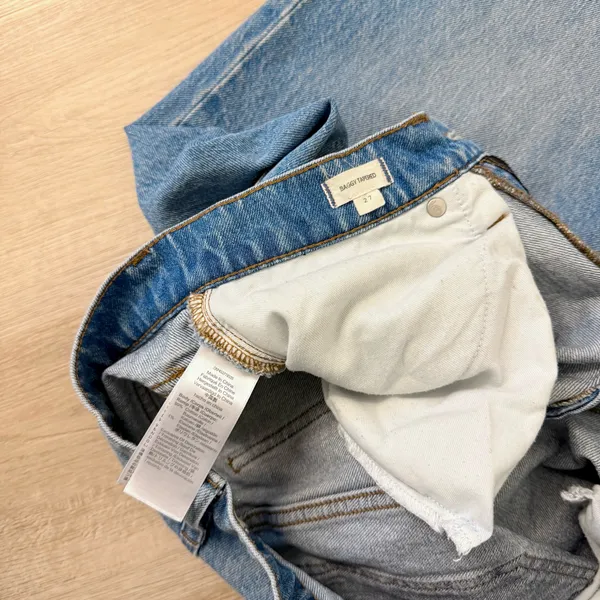 Madewell Baggy Tapered Jeans in Markwood Wash - Image 7