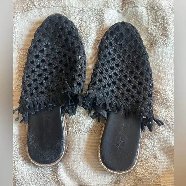 Free People Black Leather Woven Women's Slip-On Shoes Size 40 - Image 7