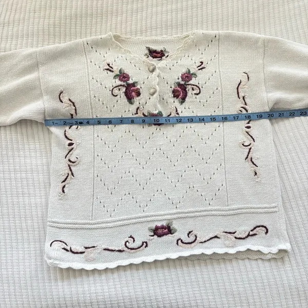 Handmade Vintage Women's Unique Floral Knit White Sweater Button Details Medium - Image 9
