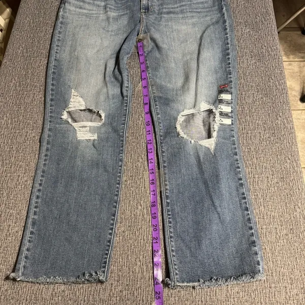 Levi’s 724 High Rise Straight Cropped Jeans - Image 13