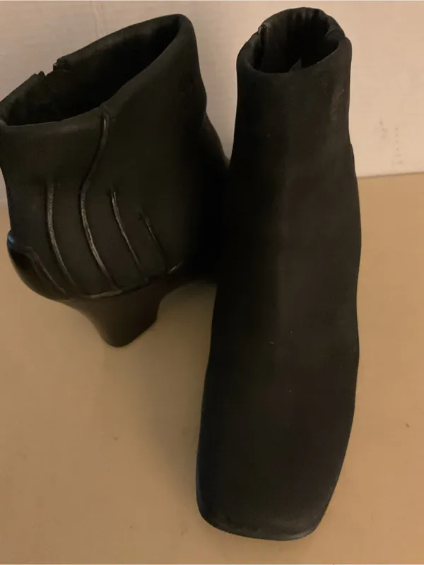 Timberland women Black Nubuck leather Chelsea Ankle Boots US 9 - Image 3
