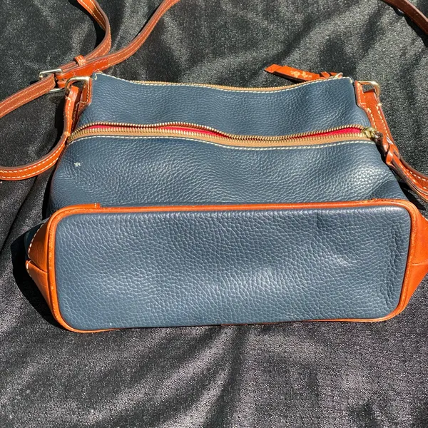 💙🤎 Vintage 80s Dooney & Bourke J9243546 Pebble Grain Leather Navy Blue & Brown Shoulder Bag $268.00 🤎💙 - Image 18