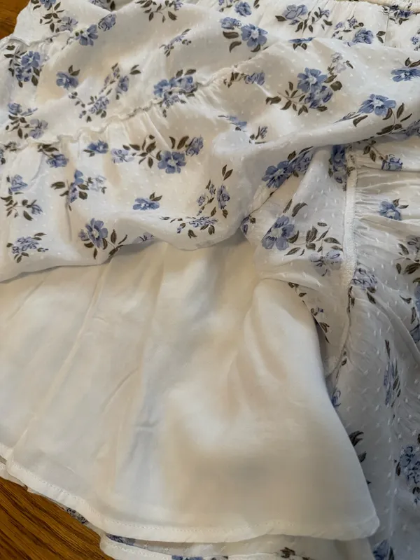 Hollister White Mini Dress with Blue Floral Print size M - Image 10