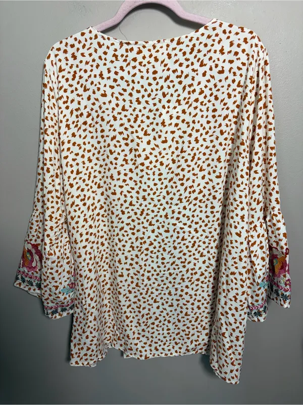 Savanna Jane Boho floral embroidered flare sleeve top size 1X - Image 5
