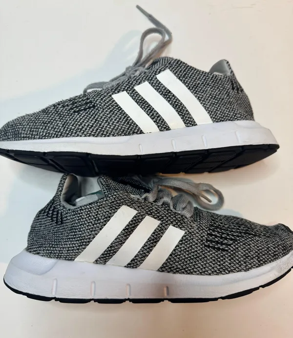 Adidas Cloud Foam Size 5 - Image 6