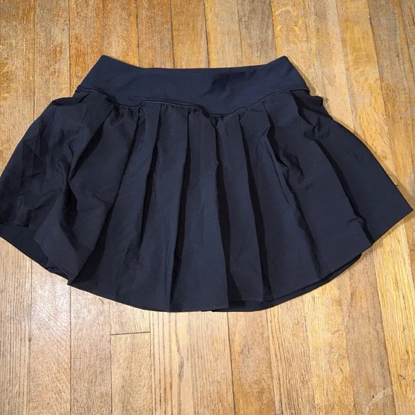 Old Navy PowerSoft Black Pleated Tennis Skort with Built-in‎ Shorts Women Size S - Image 4