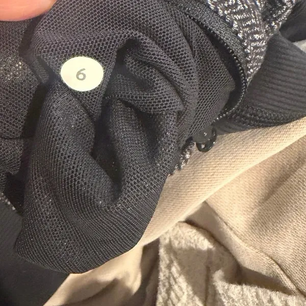 Lululemon Daily Practice Jacket Full Zip Hooded‎ Grey And Black Womens Size 6 - Image 9