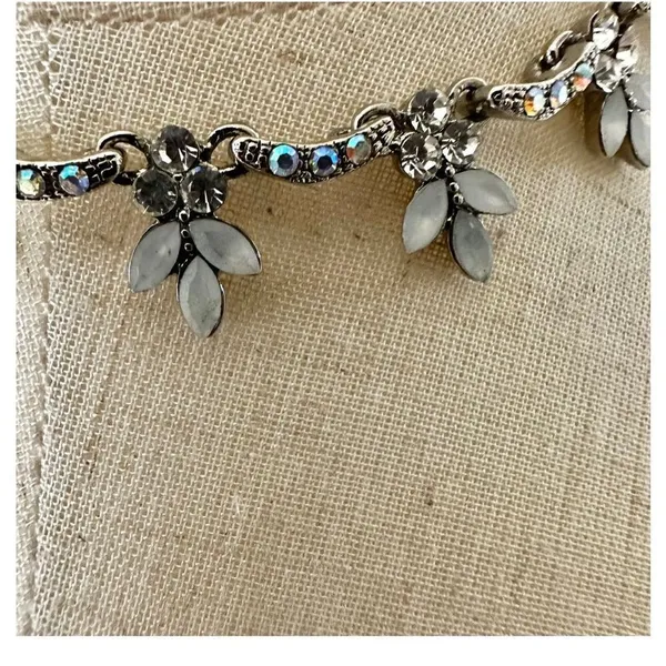 Rhinestone multi leaf choker necklace Silver - Image 4