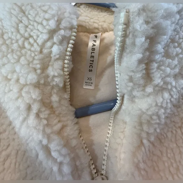Fabletics Cream Sherpa Jacket size XS - Image 3