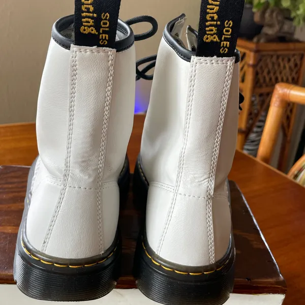NWOB Dr Martens Jadon Boot Smooth Leather Platforms White Size 8 Women - Image 7