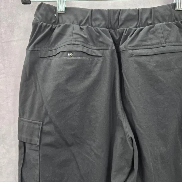 Old Navy Black Flat Front Cargo Active Bottoms‎ Pants Shorts Small - Image 4