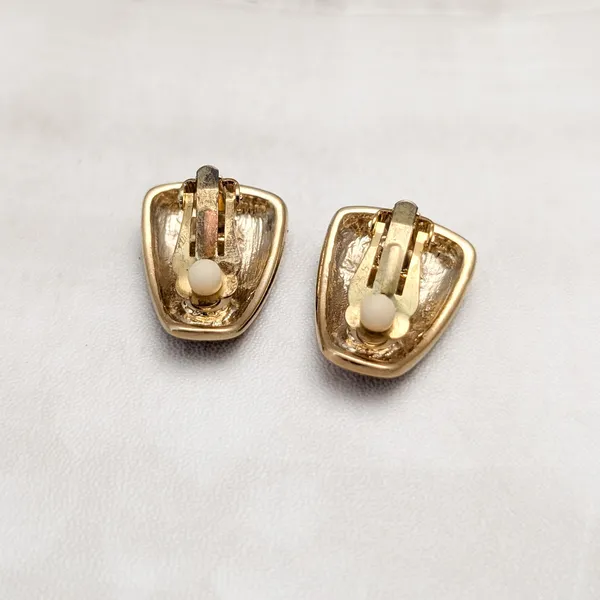 Vintage Clip On Earrings Slightly Curved Stylish Gold Tone Large Chunky - Marks - Image 6