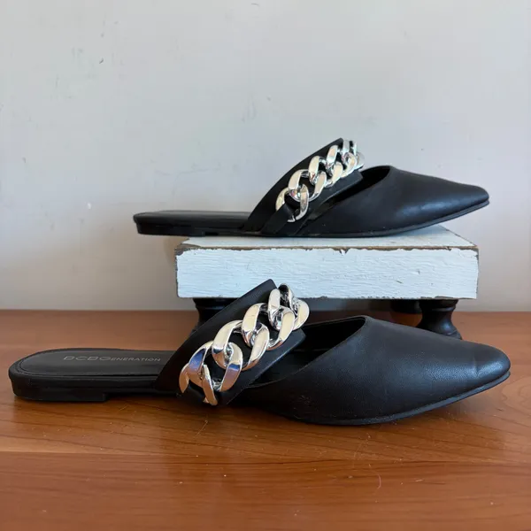 BCBGeneration Womens Black Pointed Toe Mules Silver Chain Link Flats Size‎ 9.5 - Image 2