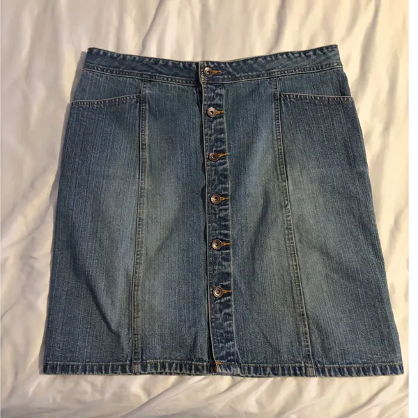 Old Navy Blue Jeans Button Front‎ Denim Mini Skirt Medium Wash Womens 12 - Image 3