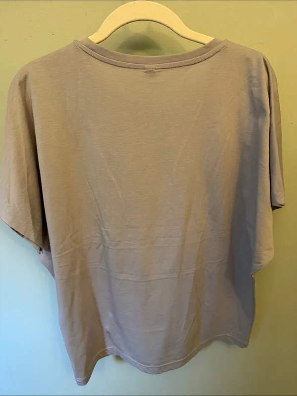Uniqlo Crew Neck T-Shirt - Image 4