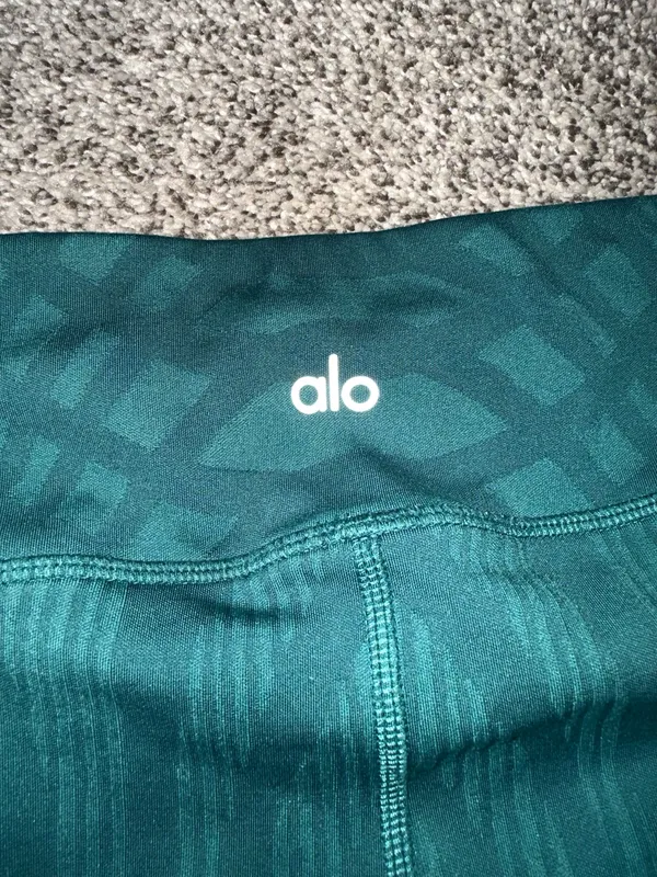 Alo Yoga Women's Green Mesh Leggings Size XS/S 27 inch waist Sheer Legs Stretch Knit Activewear - Image 6
