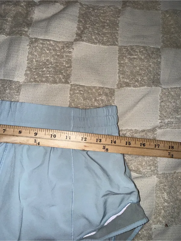 Lululemon Hotty Hot Low-Rise Lined Short 2.5" size‎ 10 - Image 2