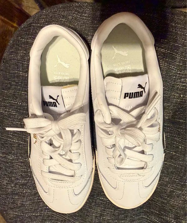 Puma Sneakers kids size 4 - Image 3