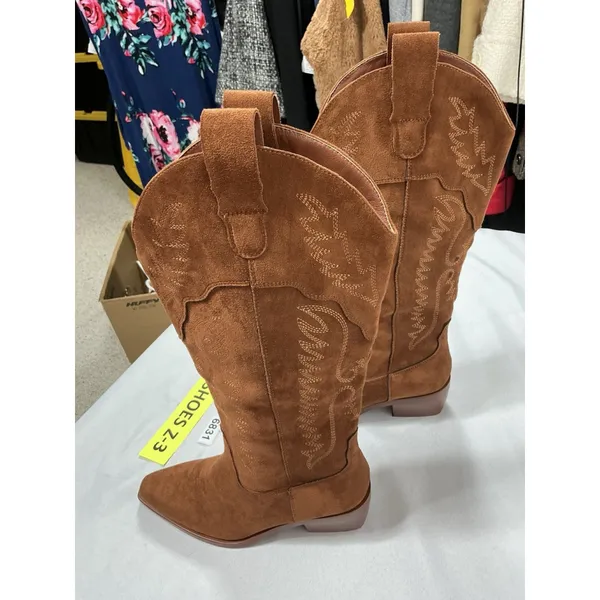 Womans Excellent Condition Knee High Western Style Boots Brown 7.5 Pointed Toe - Image 2