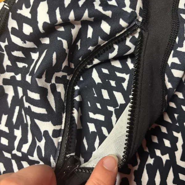Lululemon Define Jacket Size 8 Net Pop White Black Luon Coat Yoga Gym Hiking - Image 8