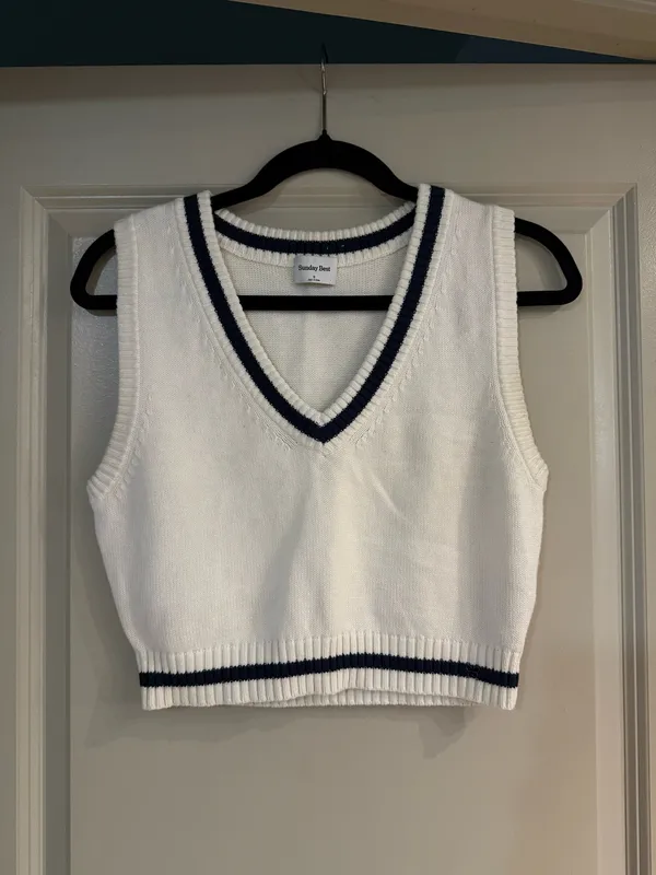 Aritzia Sunday Best Quinn Sweater Vest Small - Image 4