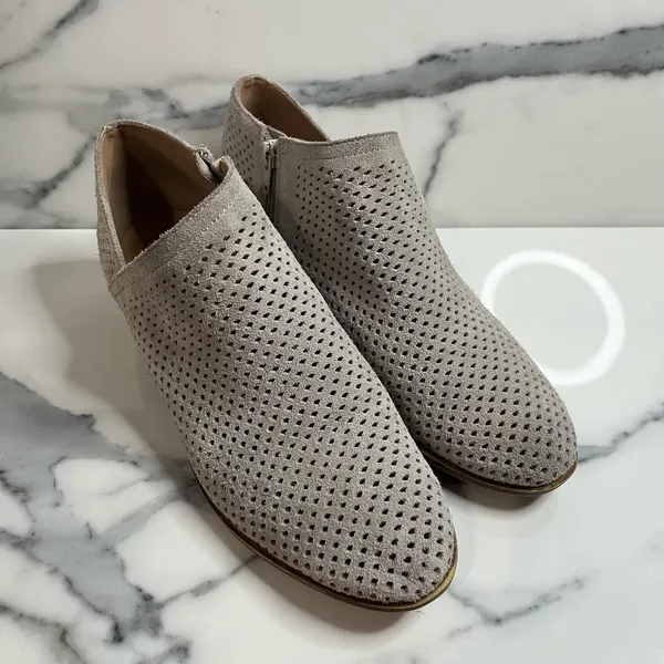 Lucky Brand Gray Suede Perforated Baylah Bootie Sz 9 Boho Minimalist Festival - Image 2